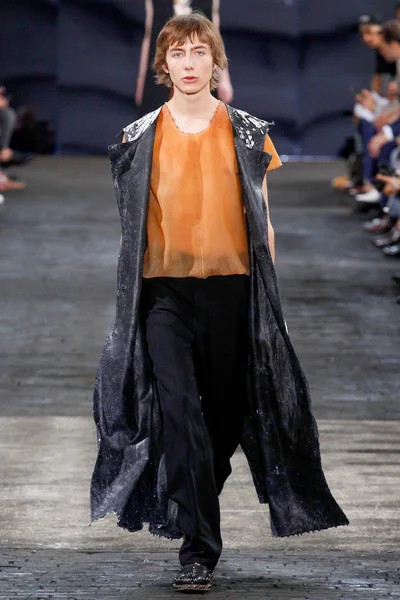 Look 28